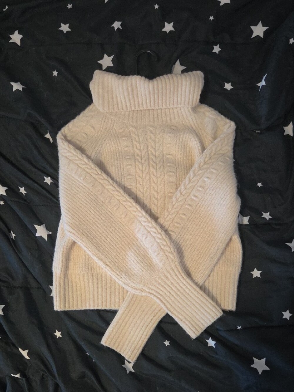 Cozy Cream Cable-Knit Turtleneck Sweater - Women's